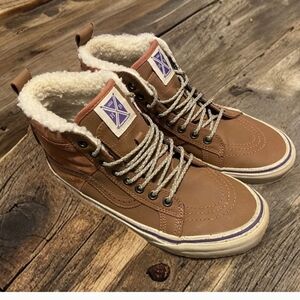 VANS (W9.5/M8) Hannah Beaman SK8-HI